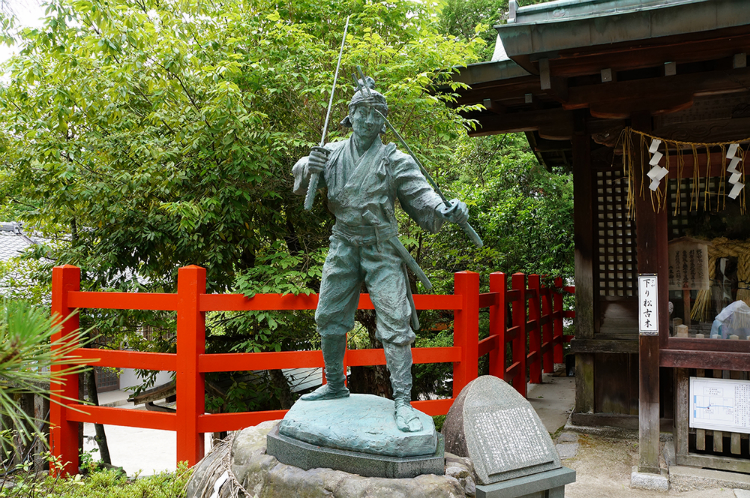 宮本武蔵の像